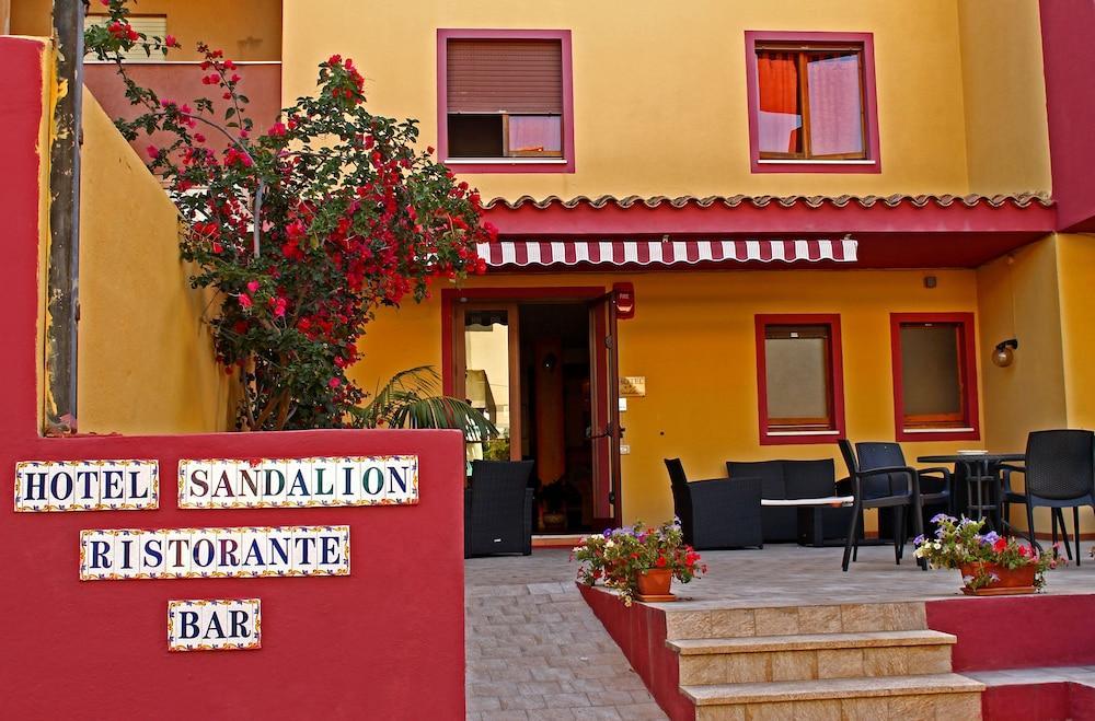 Hotel Sandalion Санта Тереза Галура Екстериор снимка