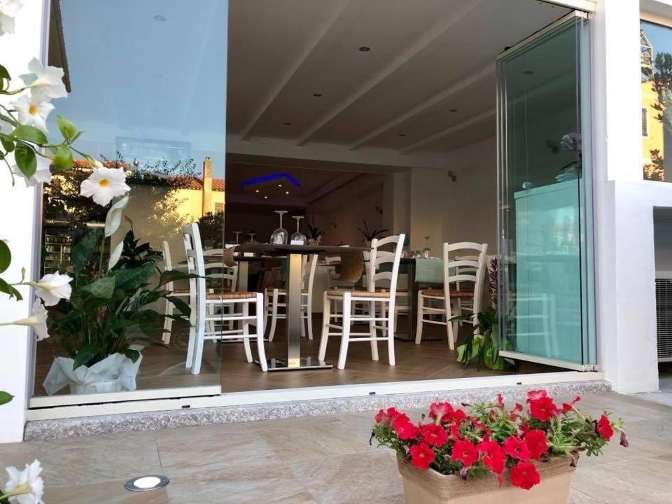 Hotel Sandalion Санта Тереза Галура Екстериор снимка